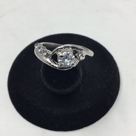 Cubic Zirconia Curved Fashion Ring (H15) - Picture 5 of 6